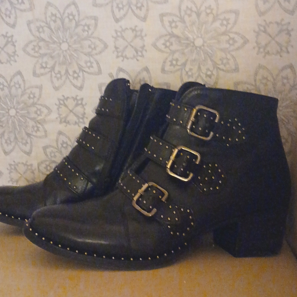 Black leather booties "SOHO BOOT" by PAUL GREEN size 6,